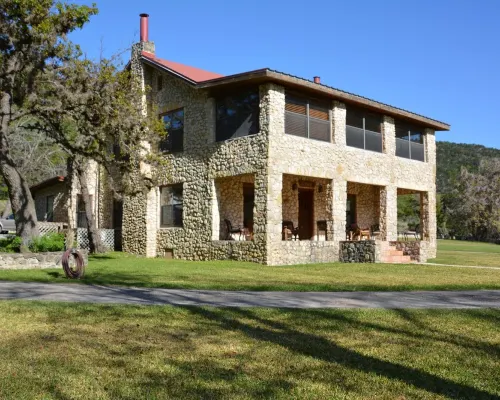 SPECTACULAR LODGE ON PRIVATE RANCH. PERFECT FOR SMALL AND LARGE GATHERINGS! Hotels in Real County