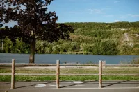 Beautiful apartment on the Seine at Vernon Giverny 1 bedroom + 1 bedroom cabin Hotels in Vernon