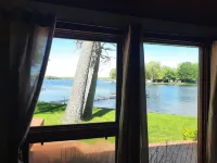 Lakefront cottage on 540 acre Wall Lake / spectacular fishing & sunset views.