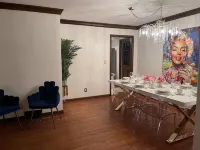 Luxurious Marilyn’s Mansion in the heart of Springfield!
