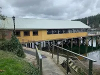 Spacious 46' Yacht: Luxury, kayaks, walk to town - Wifi
