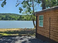 Lake Shore cottage-waterfront