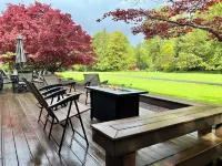 Mt. Hood Ski Home - Sauna, Fireplace, Sleeps 10 + Heated Pool & Hot Tub Access