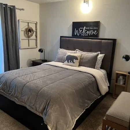 Cozy M&M’s Condo-2 blocks from resort lift!