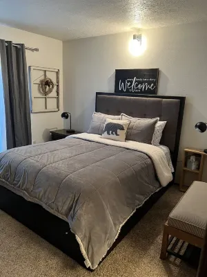 Cozy M&M’s Condo-2 blocks from resort lift! Hotels in 