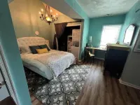 Heart of Old beach, outdoor porch overlooking the garden, 버지니아비치 호텔