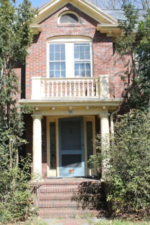 Near scenic Fresh Pond, Charles river, shops,  Harvard Sq access , Free parking Отели рядом с достопримечательностью «Колледж Лонги Скул оф Мьюзик оф Бард»