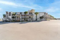 Ground floor, park at your front door.   Sleeps 6