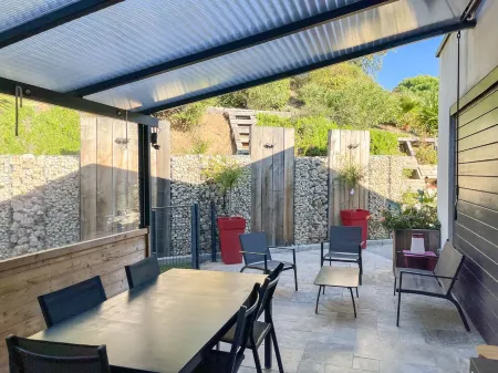 Charming, contemporary and comfortable villa with swimming pool. Отели в г. Сен-Максим