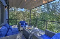 Newly Remodeled, Bright & Spacious Modern Home, 15 min Walk to Downtown & Pools!