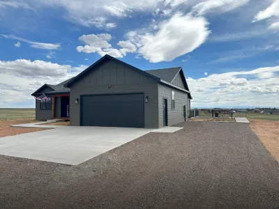 Barricade Bunkhouse: A Cozy Western Retreat in Laramie, Wyoming Hotels in 
