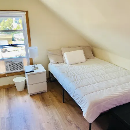 Bright, Stylish & Cozy Private Attic Unit near NYC