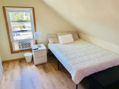 Bright, Stylish & Cozy Private Attic Unit near NYC Hotels near Lambert Castle