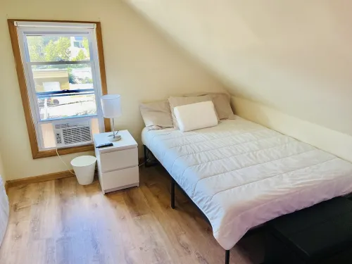 Bright, Stylish & Cozy Private Attic Unit near NYC