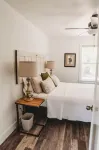'Moe's Cabin' in the heart of Adelaida wine country Hotels near Vines on the Marycrest