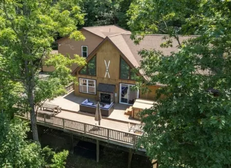 Luxury Bryce Cabin w/ Hot Tub, Mountain Views, Theater, Game Room, Firepit! Отели в г. Басай