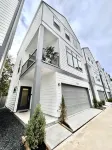 LUXURY 3-STORY TOWNHOUSE! Located in The Houston Heights Hotels in North Houston