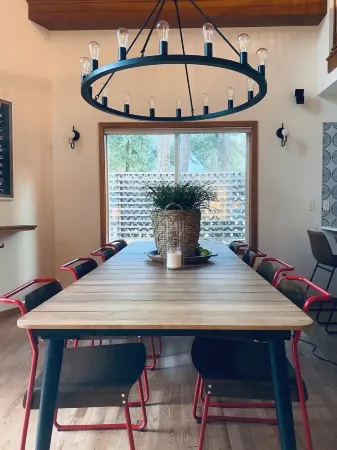 Stunning 3 bed Skykomish Riverfront Cabin with breathtaking views