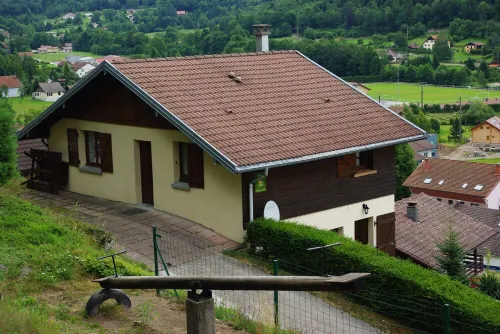 Gite Avec Belle vue sur Montagnes et Vallée Hoteles en Le Ménil