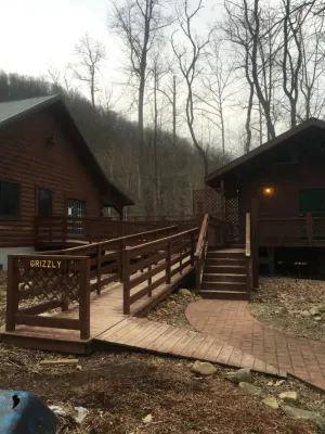 Riverside Retreat:PetFriendlyCabin with HotTub,Pellet Stove RiverViews Sleeps 10 Hotels near Monongahela National Forest