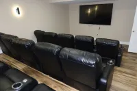 Luxury House private pool & Indoor Basketball court/Movie theater