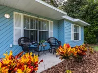 Snowbird Special-Large Comfy Stay Pets Welcome w/Parking Trailers/Bikes/Boats Hotels in Edgewater