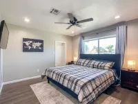 Relaxing Oasis! 5 bedroom 3 bath with Pool Painting with a Twist 주변 호텔