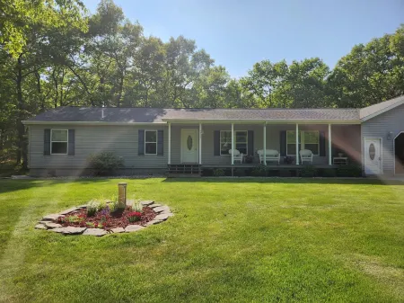 Secluded private home with golf cart to take you to the beach!!