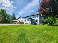 The Smith House Retreat w/HotTub, Bikes, Game/Movie Room, 10mins to Frankenmuth Hotels in Tuscola County