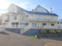 Historic Hardware Inn with River Views: Ely Suite
