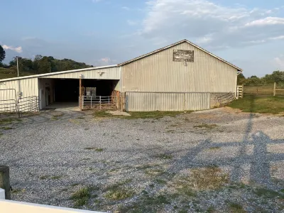 Fully furnished 3 BR 3 BA house to escape the hustle of the city. Hotels near Tri-Cities Regional Airport