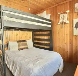 Cabin by Lake Keomah State Park: Swimming Pool, Hot Tub Patio, Game Room, Trails