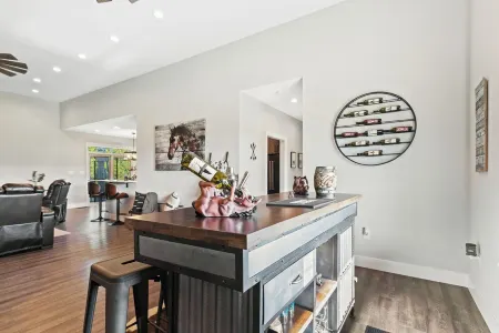 Luxurious Horse Farm Retreat - 3BR/3.5BA Oasis