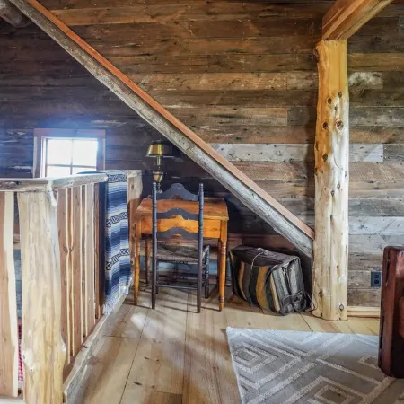 Peaceful cabin, fully updated, wine, stars, spa, perfect for relaxing