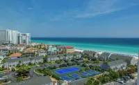 Book Your Beach Vacation! Penthouse Unit with Stunning Views of Destin!