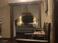 PRIVATE 150FT WATERFALL RIGHT OFF DECK! Rustic, Asian inspired. Hotels in Grayson County