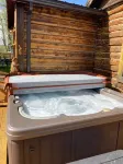 Winter at Kodow Kabin! 1865 cabin /hot tub close to Red Lodge and skiing!