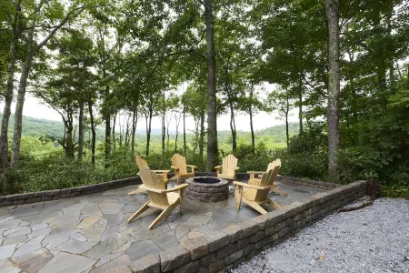 Highlands Hideaway 5 minutes to downtown Отели рядом с достопримечательностью «Трейлхед фор Йеллоу Маунтин Трейл»