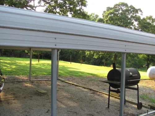 Country setting one mile from boat dock and beach .Now with Internet and Wi-Fi.