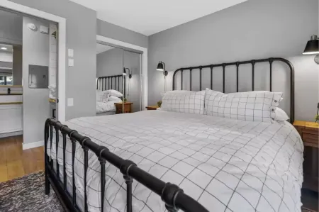 Walk to Village/Gondola, 1BR + Private Bunk Area