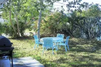 Walk to Nokomis Beach. Quality, Cleanliness, Affordable. SmartTV, Full Kitchen