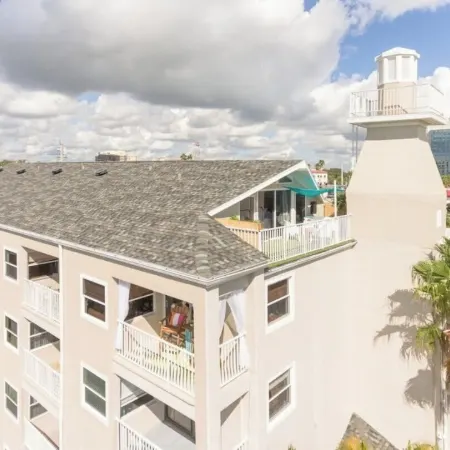 Luxury 2 story condo with 2 bedrooms and 2 balconies in tranquil Melbourne