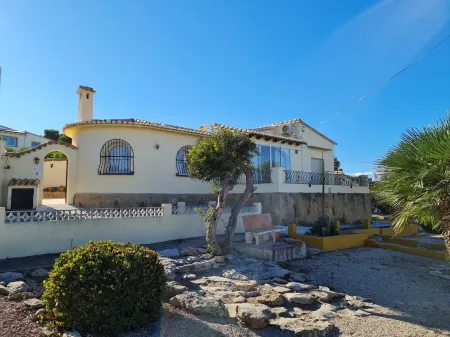Family-friendly villa with private pool in a fantastic location.