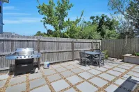 Modern 4BR Lux Home, family friendly 4 blocks from JAX Beach and close to Mayo