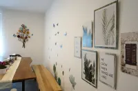 "My Apartment" Flowers with fireplace for up to 10 people
