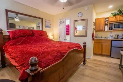 The Tiny Home in Thousand Oaks Boulderdash Indoor Rock Climbing 주변 호텔
