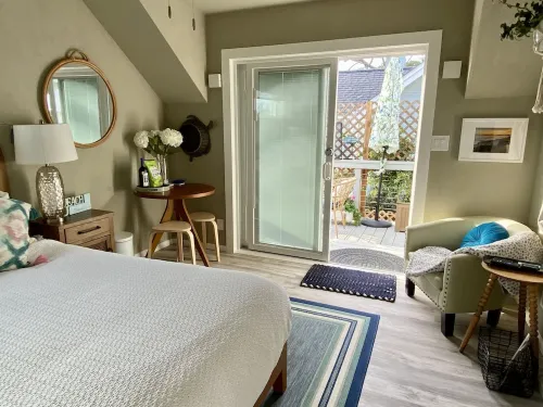 Oceanview Penthouse, Stylish & Walking to Beach - Wi-Fi