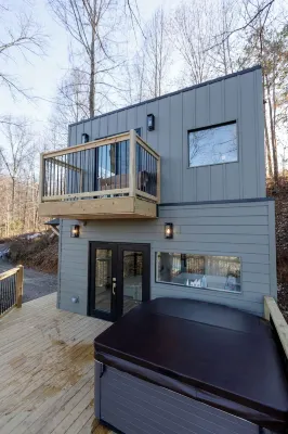 Woodland Nook Hotels in Overton County