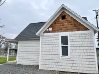 Beautifully Remodeled Cottage Home! Indian Trails Shopping Center附近的飯店