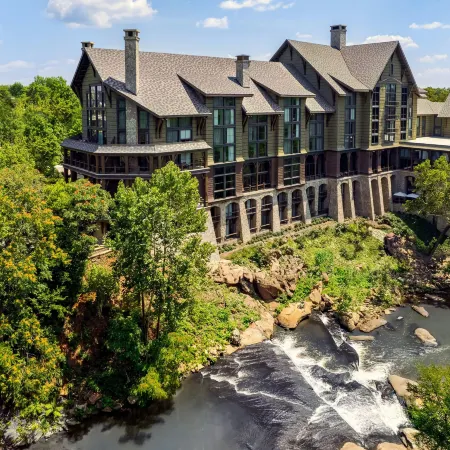 Grand Bohemian Lodge Greenville, Autograph Collection Отели рядом с достопримечательностью «Театр Warehouse»